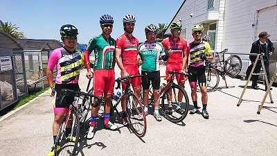 メキシコの自転車競技選手団のサポートについて。 イメージ